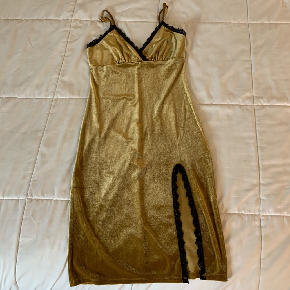 Yellow/gold velvet dress